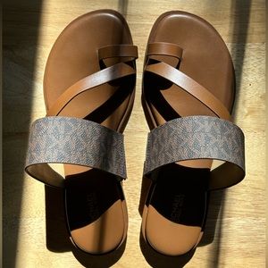 MICHAEL KORS MK Mini Logo Toe Ring Sandals NELSON Flats Brown Size 7.5
